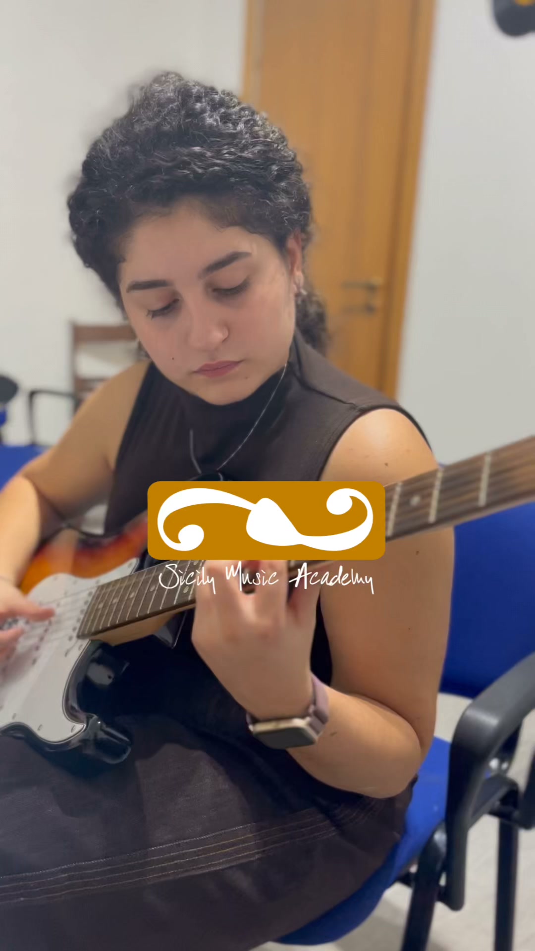 🎸✨ La musica prende vita, una nota alla volta! 🎶

Ogni lezione è un piccolo passo verso un grande sogno. ❤️ La nostra giovane chitarrista cresce, impara e scopre la bellezza di esprimersi attraverso le corde della sua chitarra. 🎵

Con passione, impegno e tanta voglia di imparare, ogni accordo diventa una nuova conquista! 🌟🎼

#LezioniDiChitarra #GiovaniMusicisti #PassionePerLaMusica #Chitarra #MusicaCheEmoziona